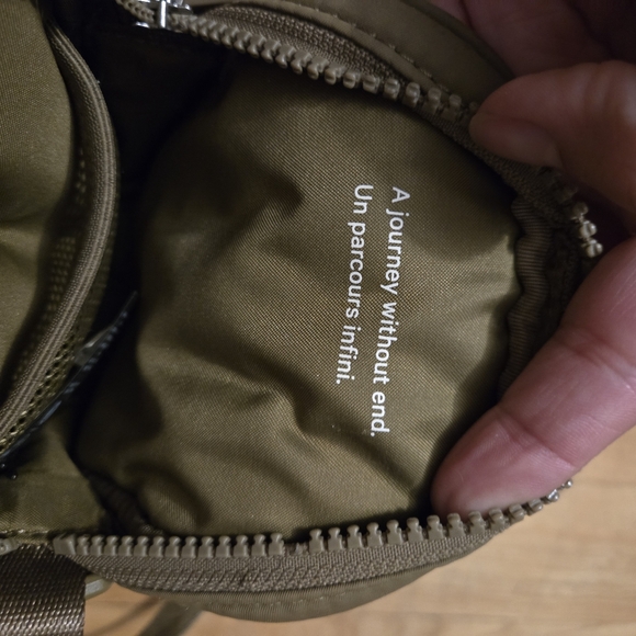 💢SOLD💢 Lululemon Crossbody Team Canada, Olive Green Bag - Picture 6 of 8